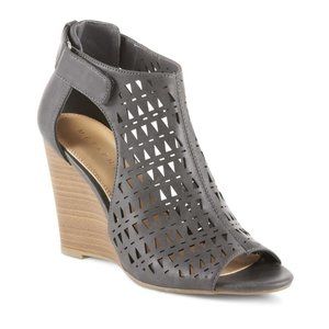 Host Pick Metaphor Womens Charlotte Chopout Wedge
